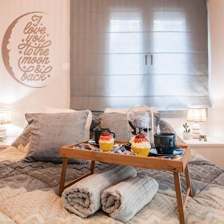 Luxury Seaside Apartment Next To Starbucks Opossite The Beach Park Of Flisvos 雅典 外观 照片